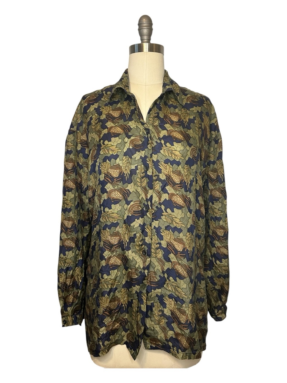 Women’s Long-Sleeve Button-Up Shirt in Olive & Navy Leaf Print